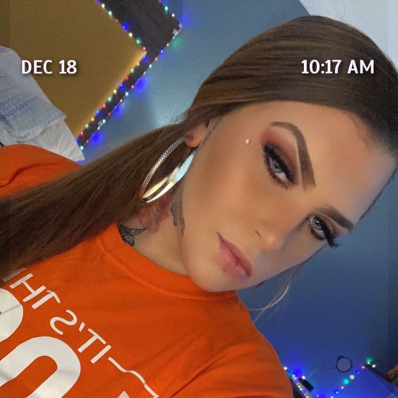 Meet your Posher, Madison - Picture 11 of 12